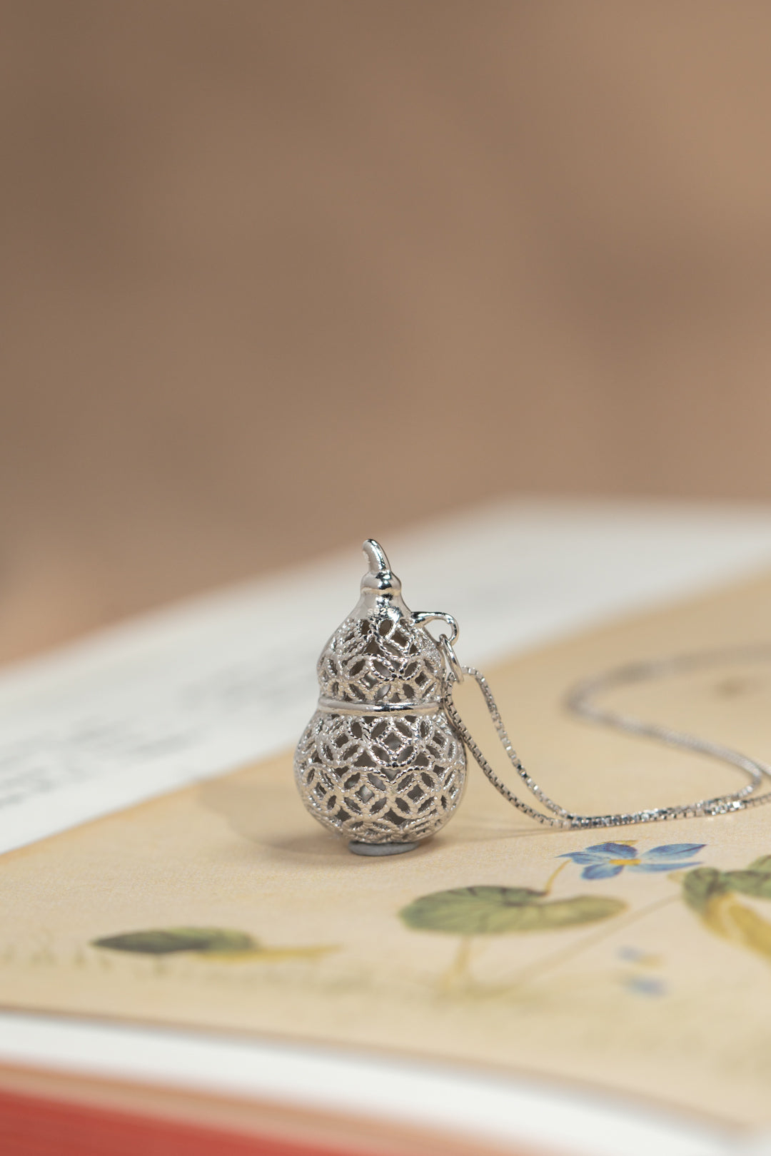 Diamond-Set Gourd Pendant Necklace
