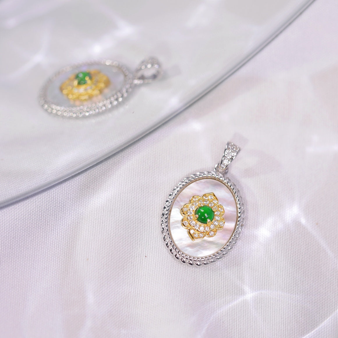 Mother-of-Pearl Oval Plate Floral Pendant Necklace
