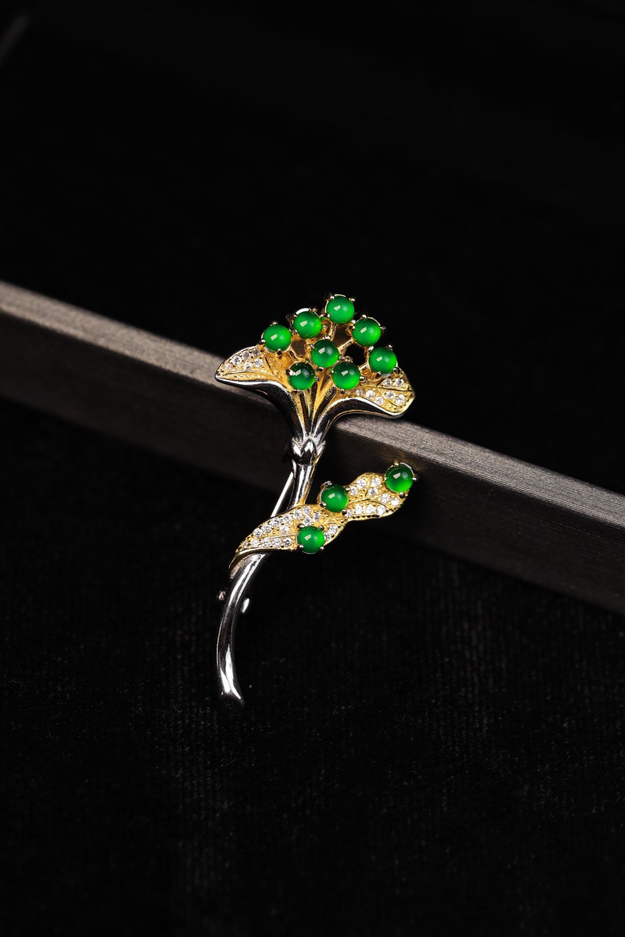 Ginkgo Leaf Jade Brooch in Gold | Jekira