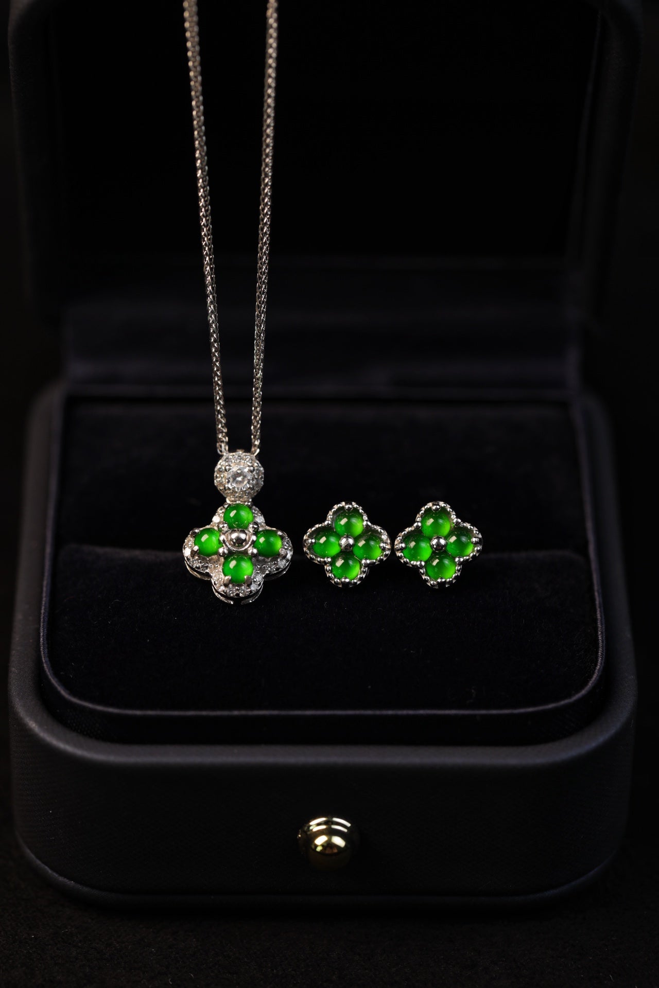 Lucky Clover Jade Necklace in Silver | Jekira