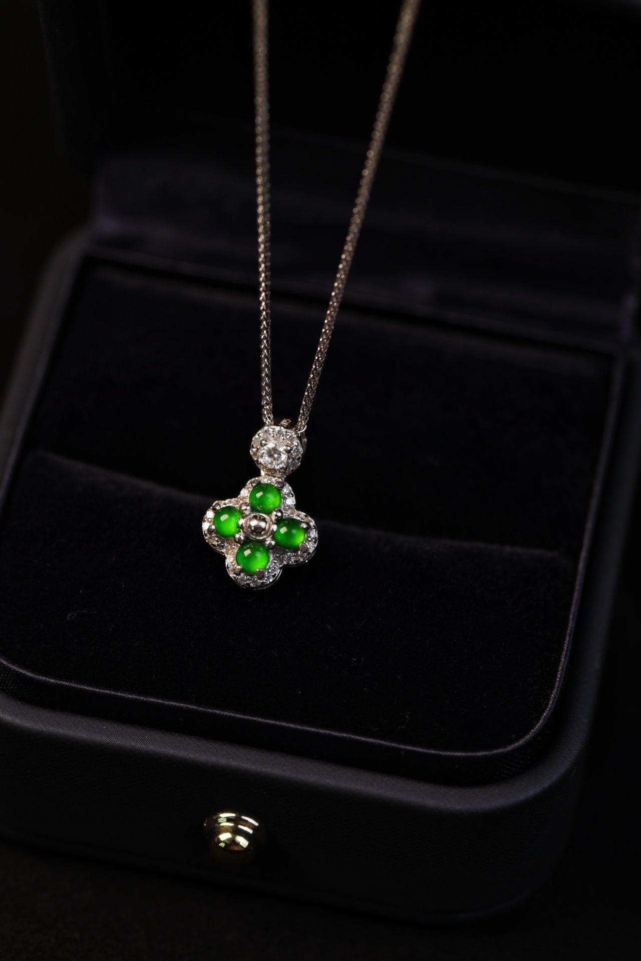Lucky Clover Jade Necklace in Silver | Jekira