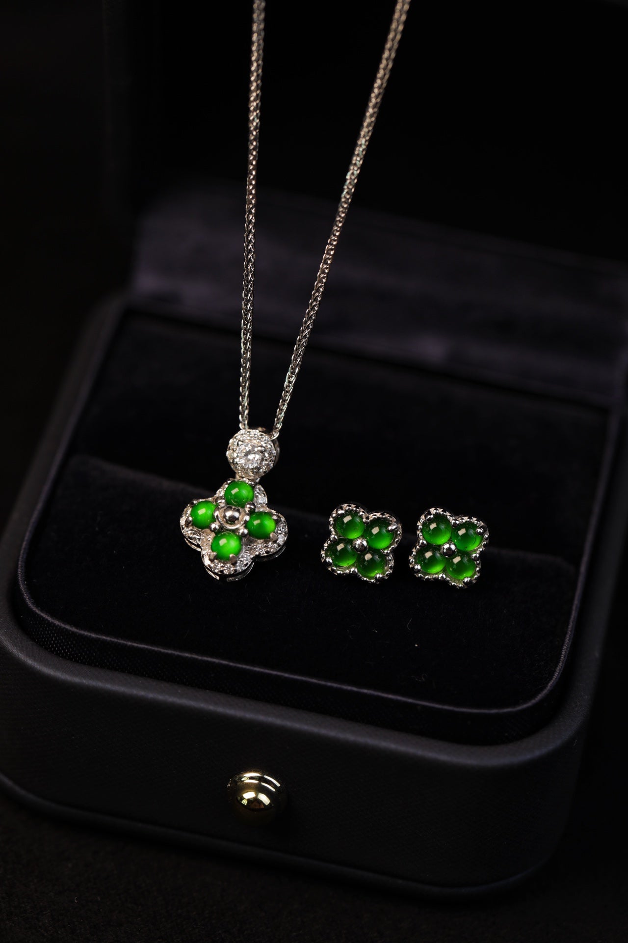 Lucky Clover Jade Necklace in Silver | Jekira