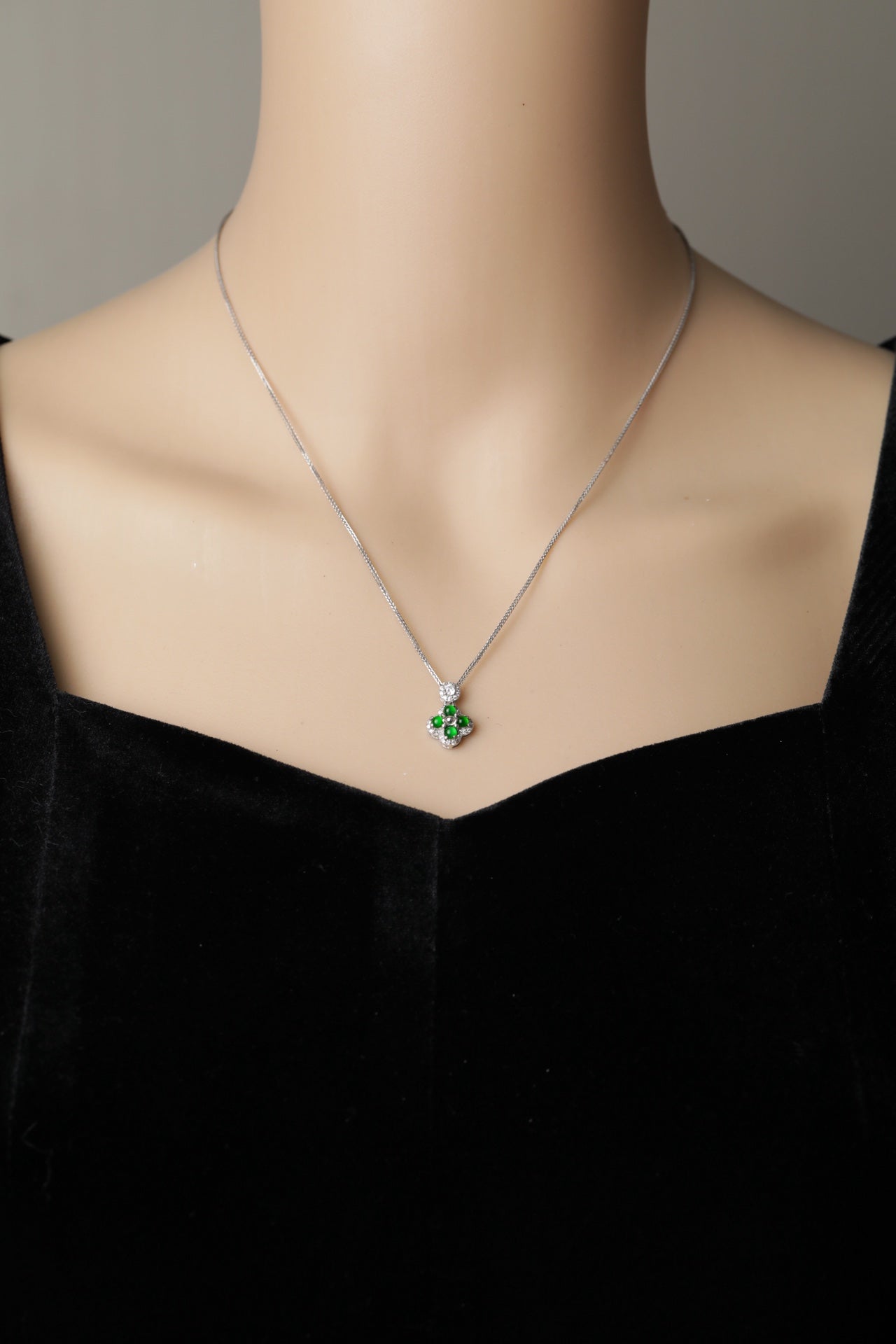 Lucky Clover Jade Necklace in Silver | Jekira