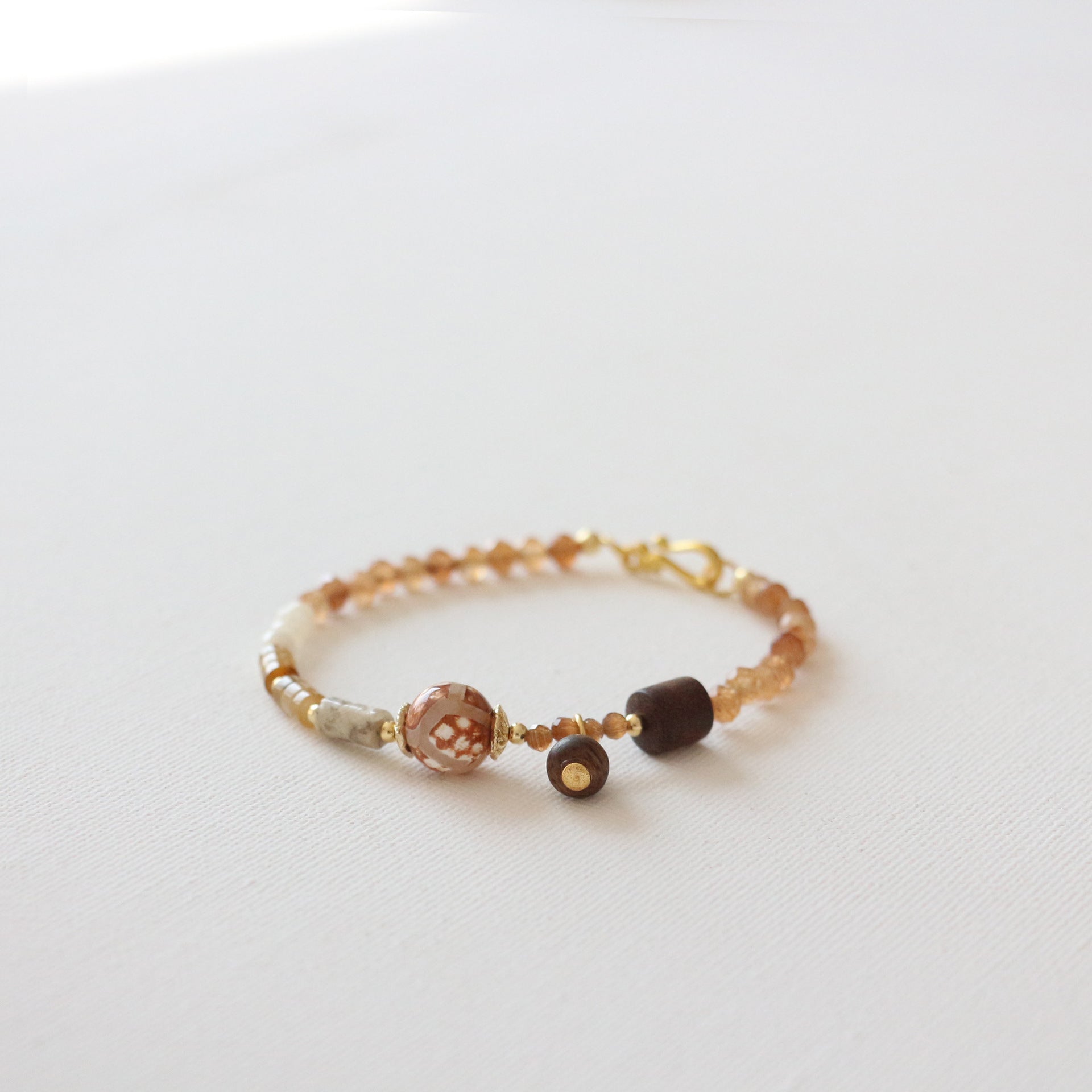 Jekira Sandalwood & Agate Jewelry Set