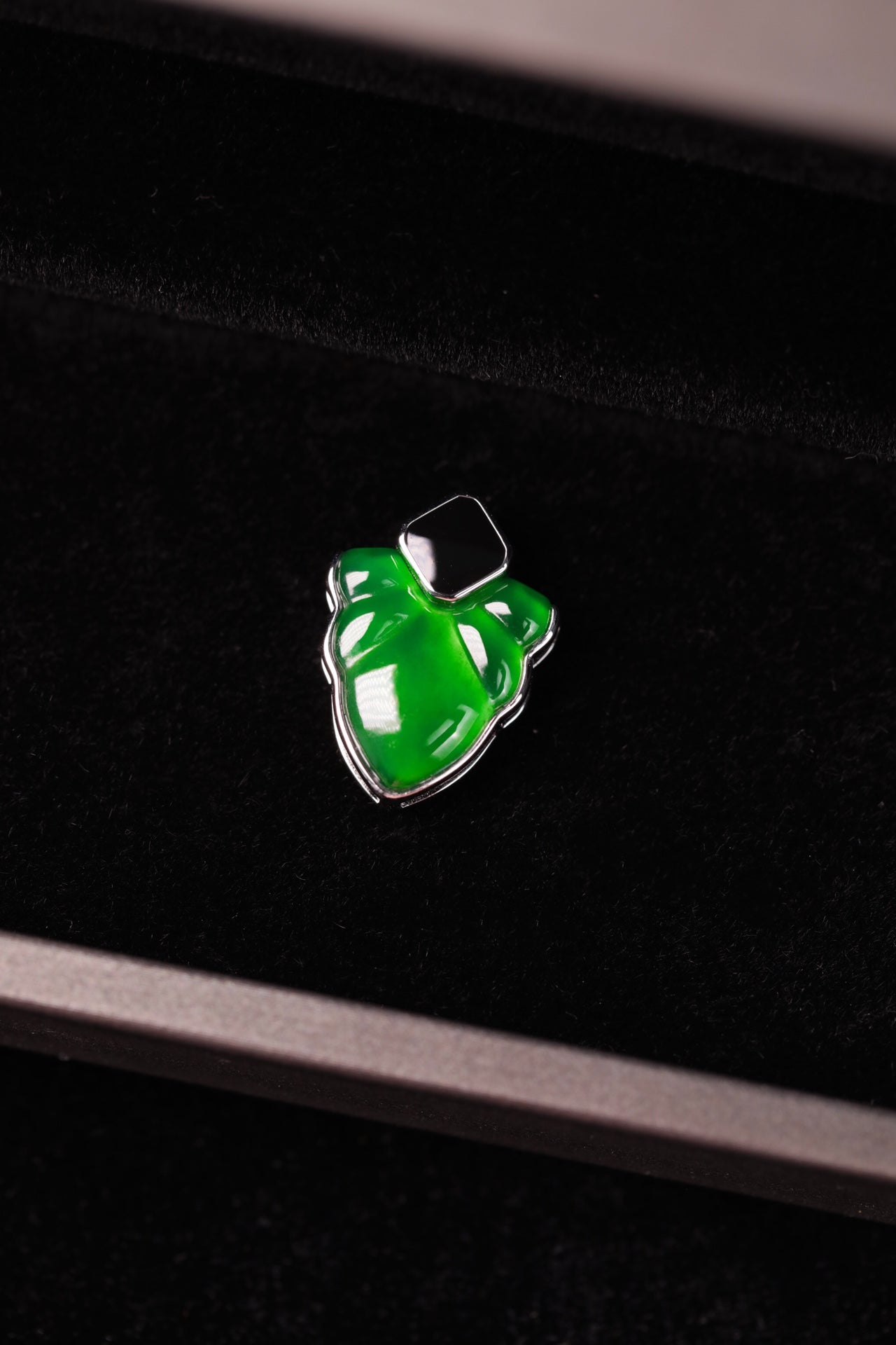 Obsidian & Green Jade Leaf Pendant | Jekira