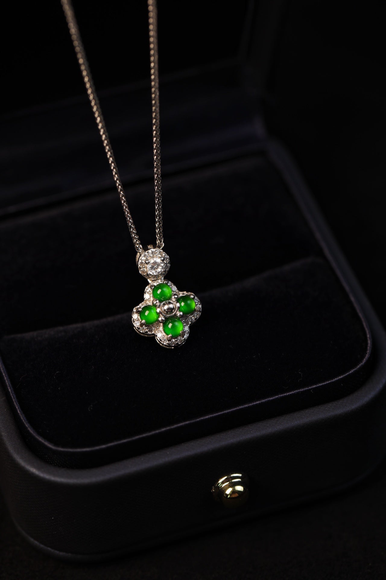 Lucky Clover Jade Necklace in Silver | Jekira
